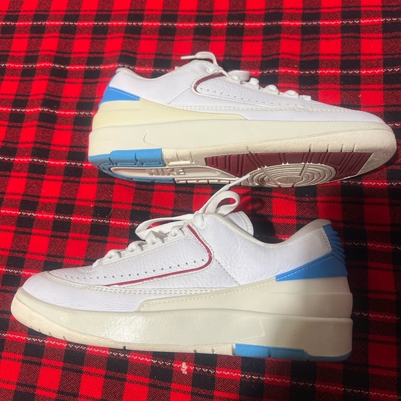 Jordan 2 low Unc to Chicago sneaker - Picture 2 of 5